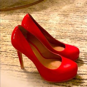 Pour la Victoire Ruby red platform pumps